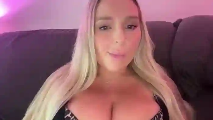KissMyTitsPls