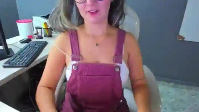 Lucia_Collins
