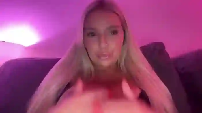 KissMyTitsPls