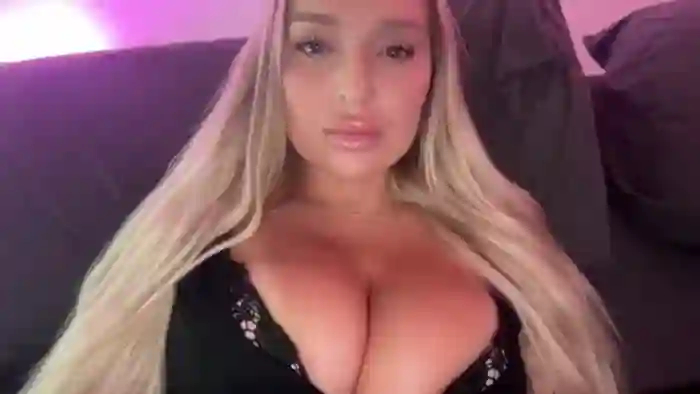KissMyTitsPls