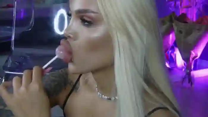 Shayblonde