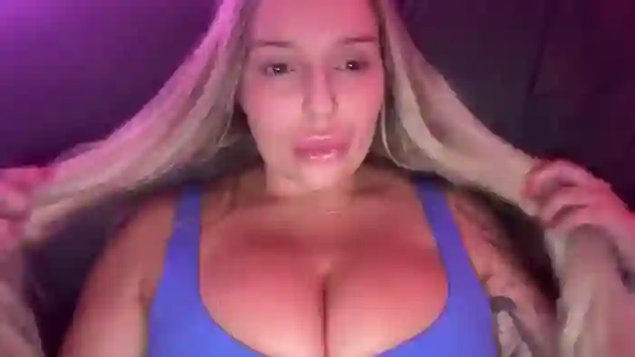 KissMyTitsPls