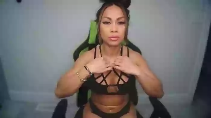 miaqueen143
