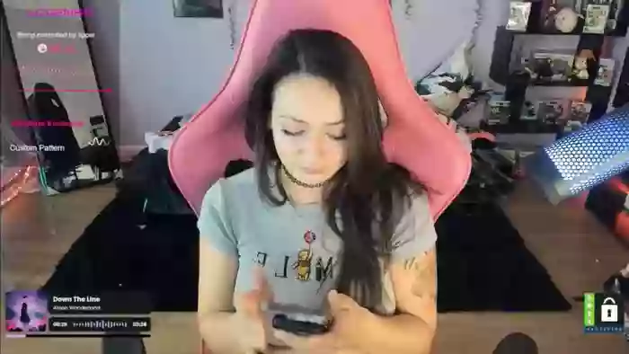 Alyx_Singer
