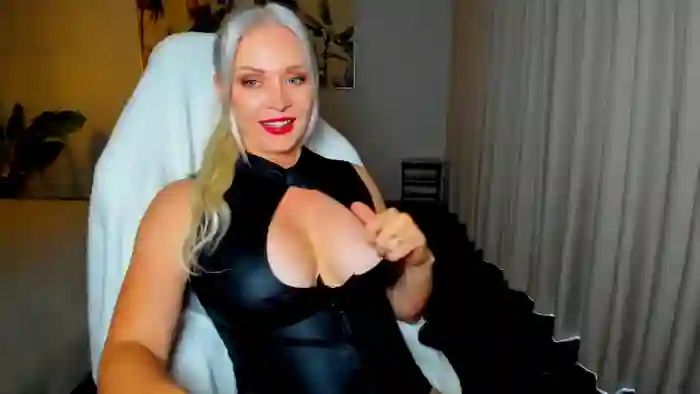 MsLindsayDevis