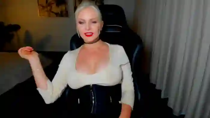 MsLindsayDevis