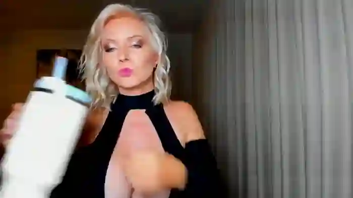 MsLindsayDevis