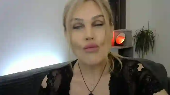 Evie_Paige