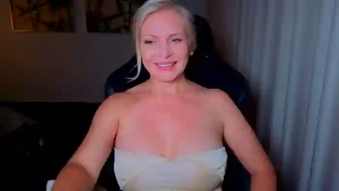 MsLindsayDevis