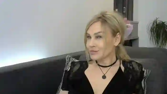 Evie_Paige