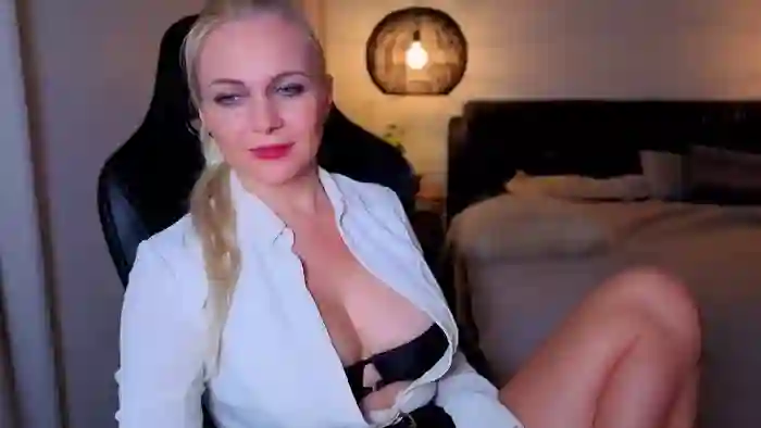 MsLindsayDevis