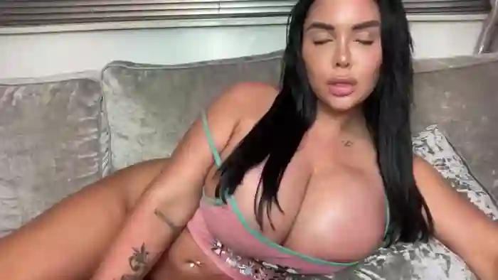 CurvyExoticBabe