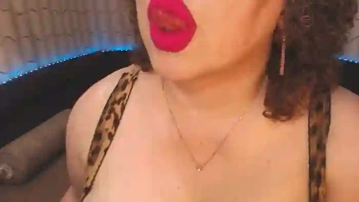 CurvyKatty40DD