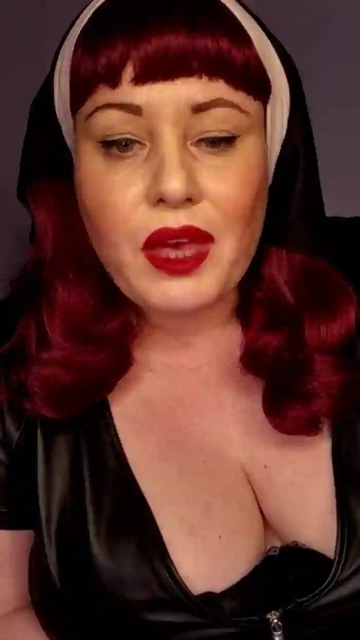 TheDevineMissDeviant