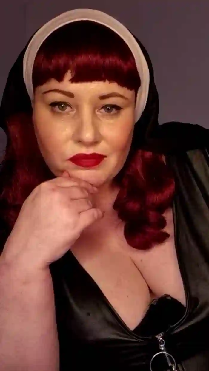 TheDevineMissDeviant