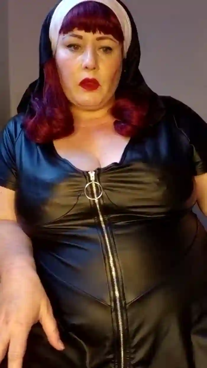 TheDevineMissDeviant