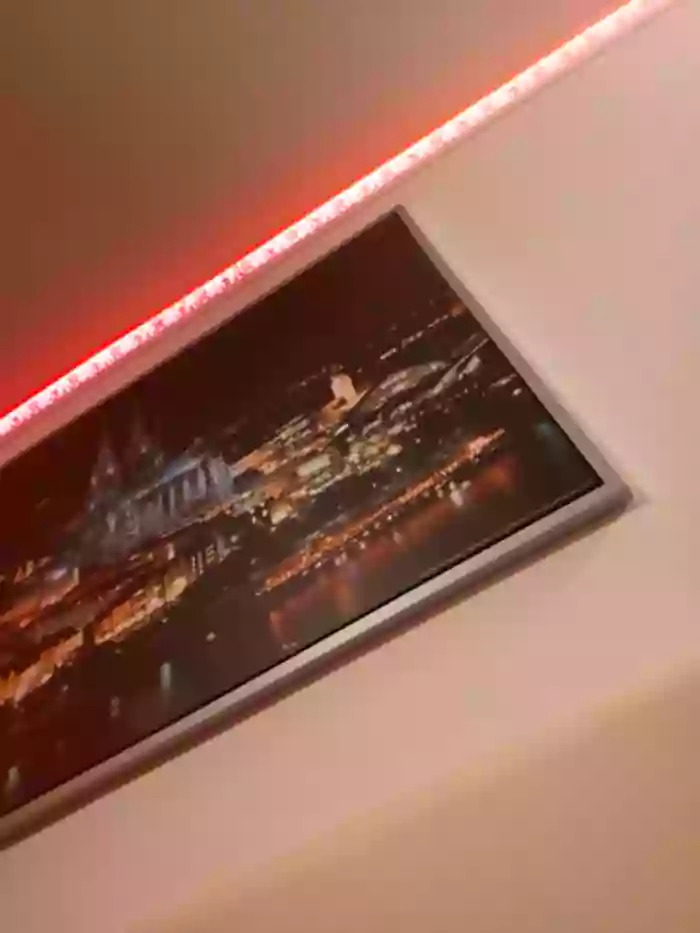 Hornyblond_Bella