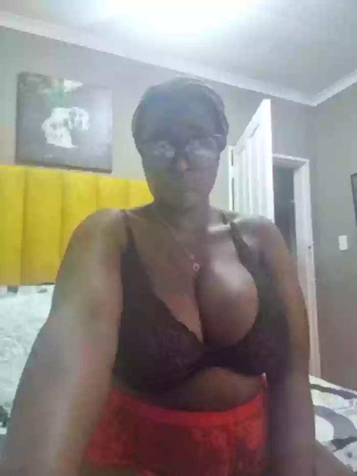 Bustygoddess32