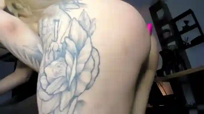 kiss_me_hard_