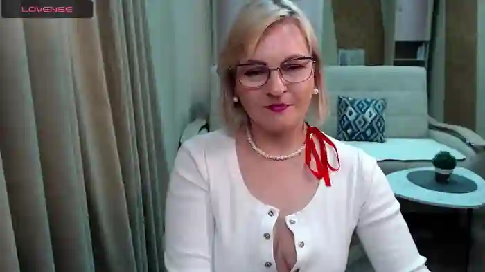 BlondeBrilliant7