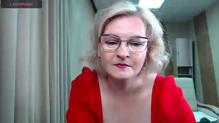 BlondeBrilliant7