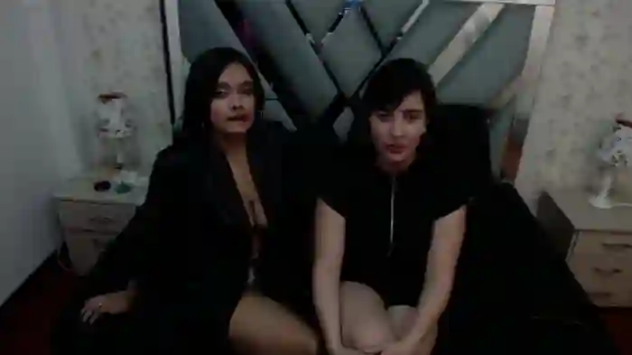 Paloma_and_maite
