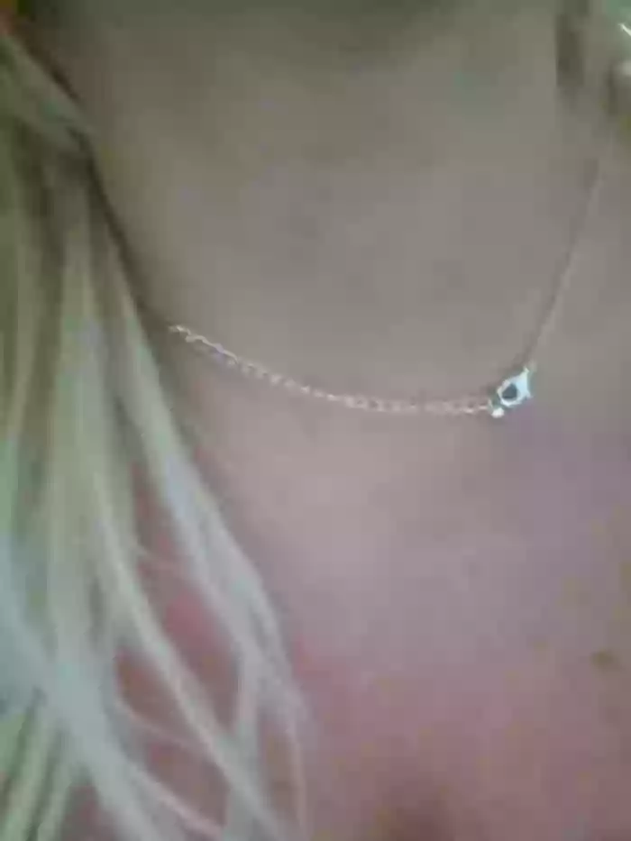 Hornyblond_Bella