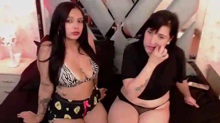 Paloma_and_maite