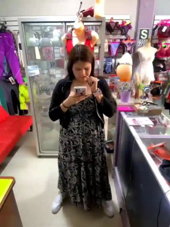 BUSTY-STORE-LAROSALIA1XXX