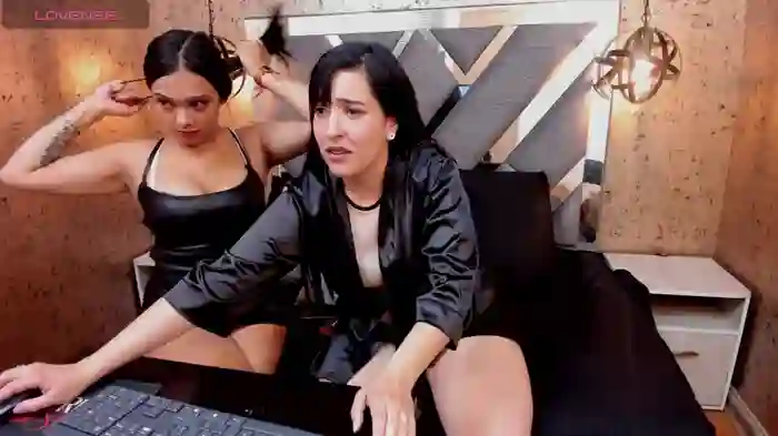 Paloma_and_maite