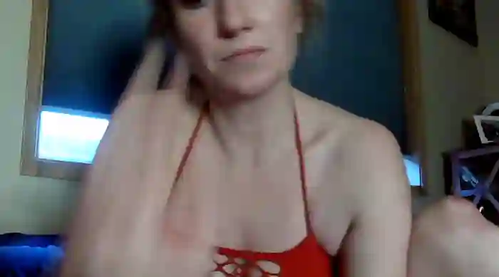 lilyhornyhousewife