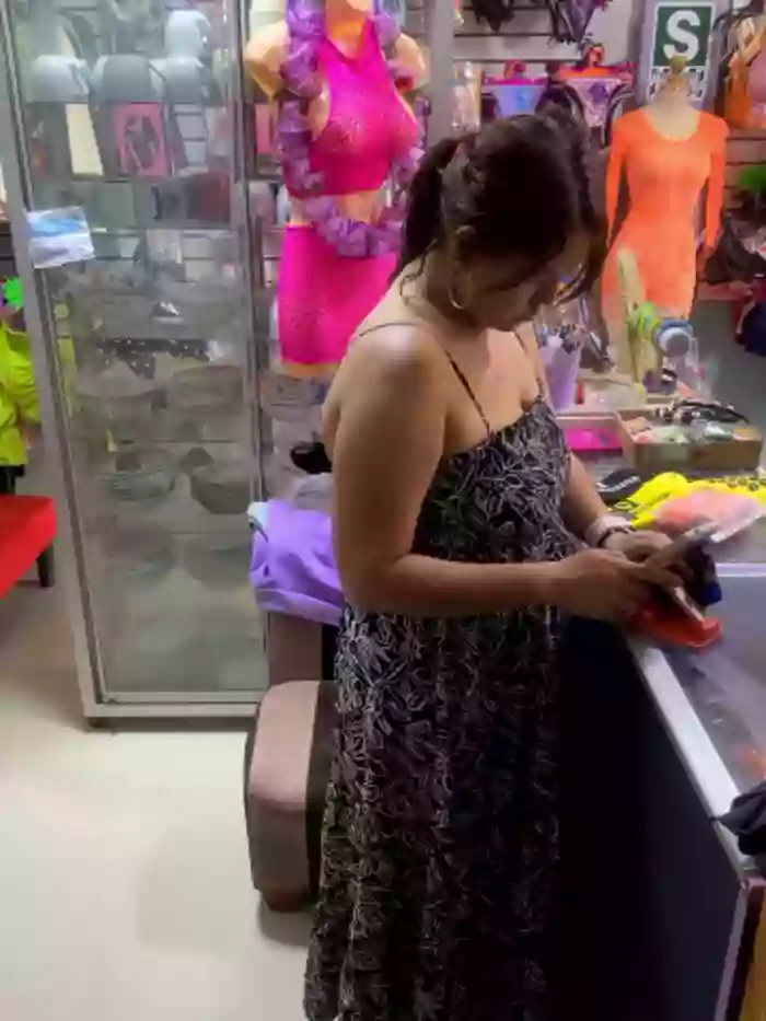 BUSTY-STORE-LAROSALIA1XXX