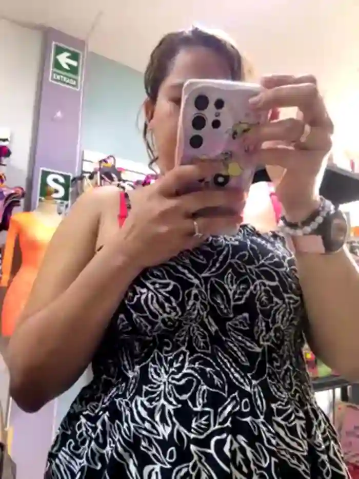 BUSTY-STORE-LAROSALIA1XXX