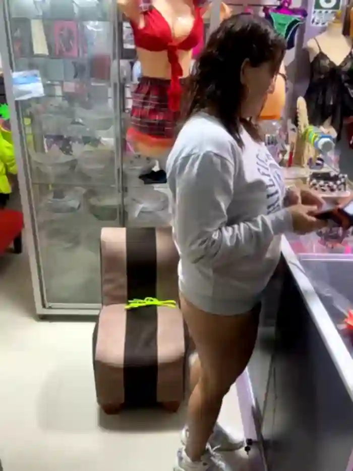 BUSTY-STORE-LAROSALIA1XXX