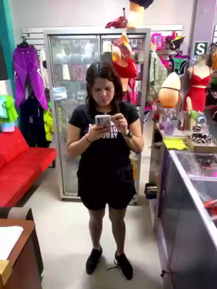 BUSTY-STORE-LAROSALIA1XXX