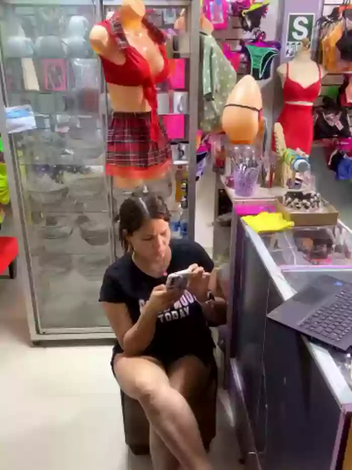 BUSTY-STORE-LAROSALIA1XXX