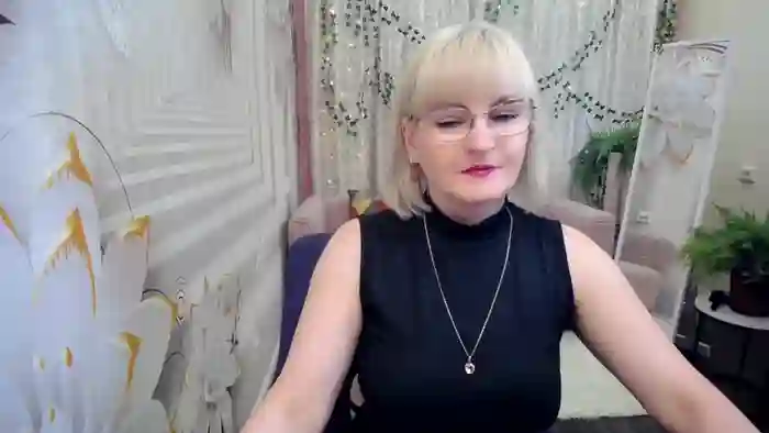 BlondeBrilliant7