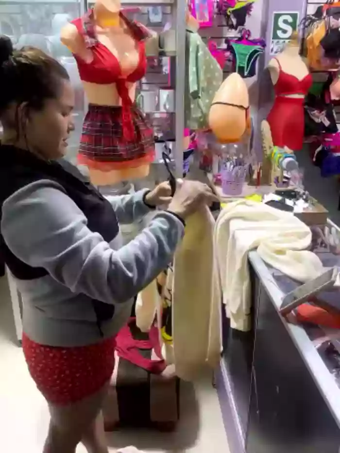 BUSTY-STORE-LAROSALIA1XXX