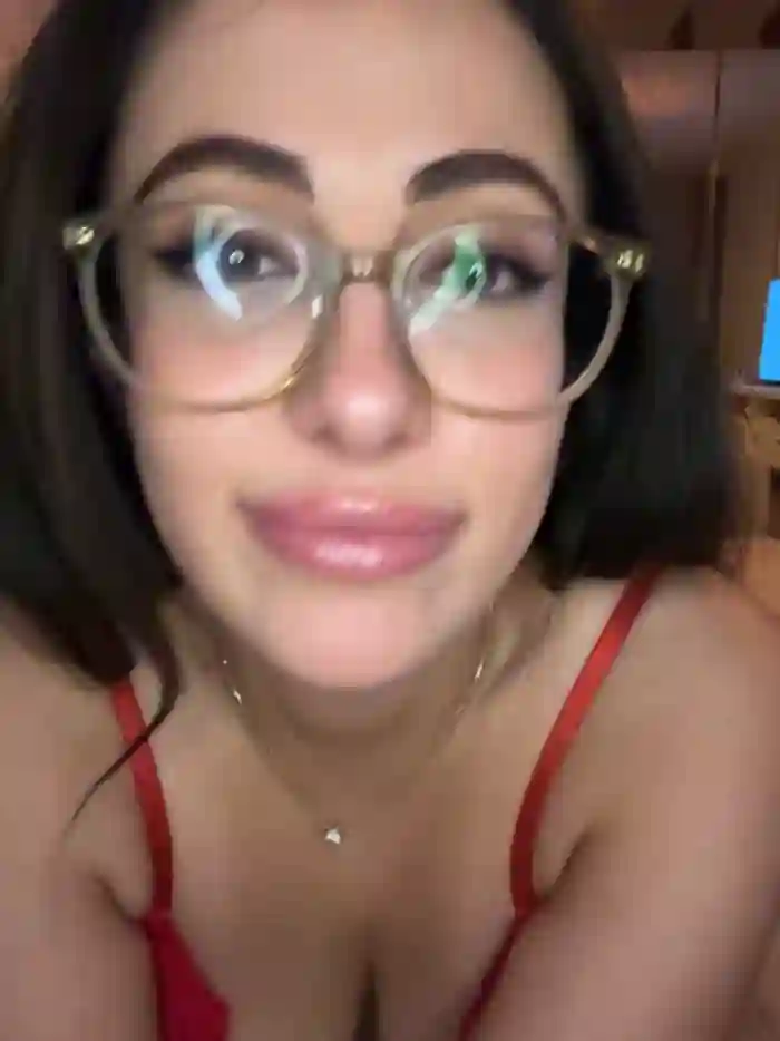 Mina_Khalifa