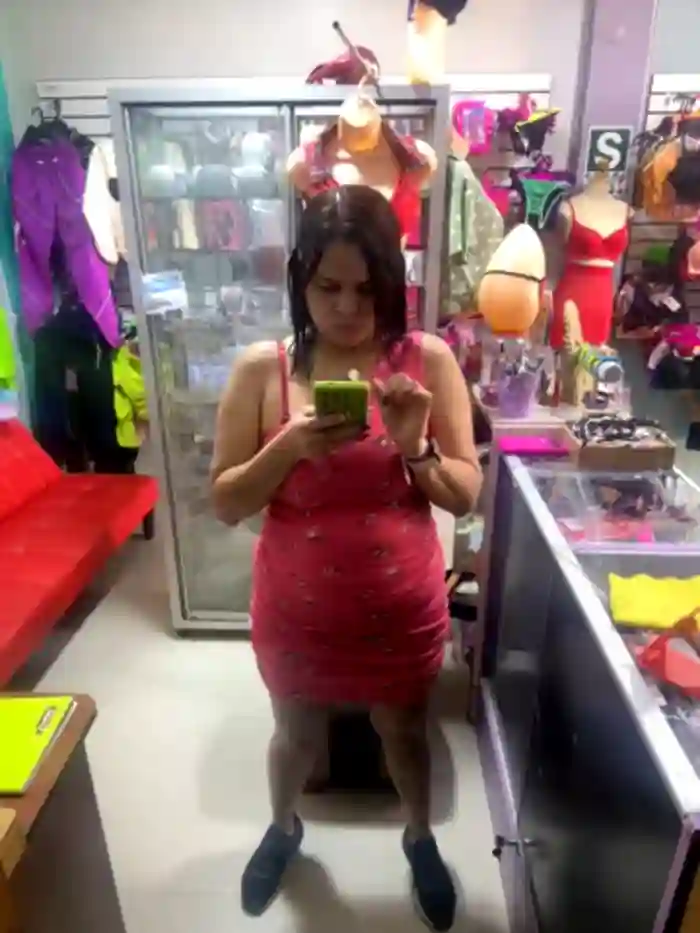 BUSTY-STORE-LAROSALIA1XXX