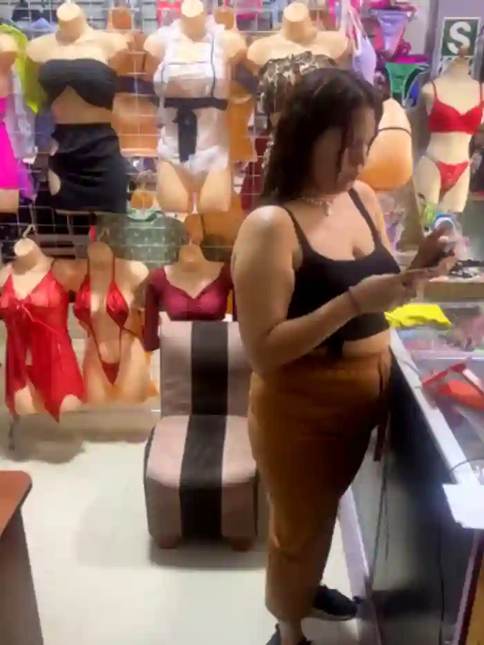 BUSTY-STORE-LAROSALIA1XXX
