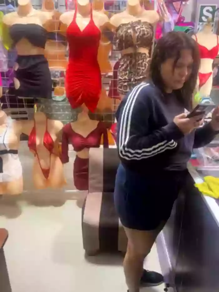 BUSTY-STORE-LAROSALIA1XXX