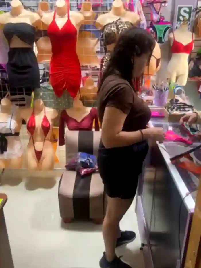 BUSTY-STORE-LAROSALIA1XXX