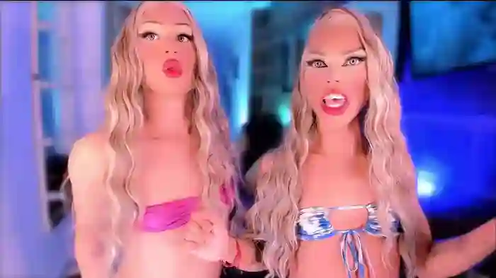 Valentine_And_Gabriela