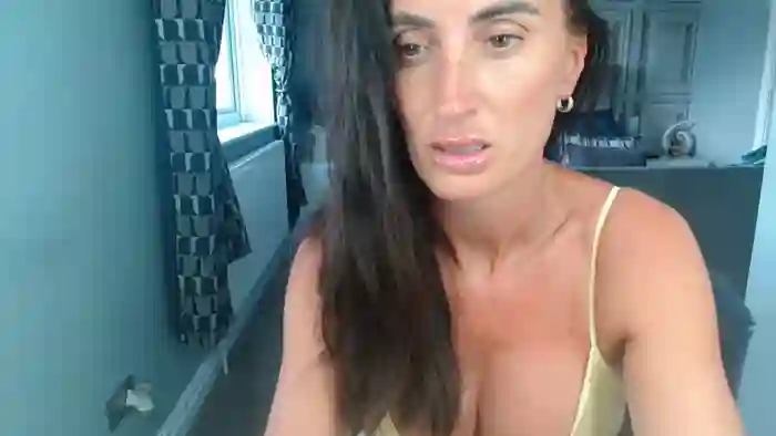 busty-milf-harper
