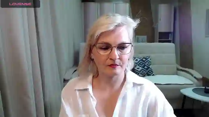 BlondeBrilliant7
