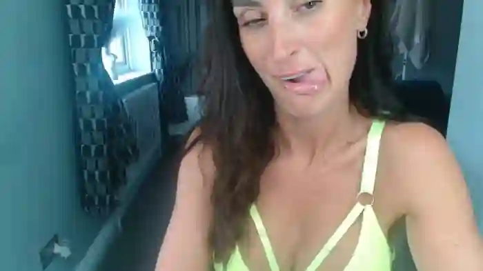 busty-milf-harper