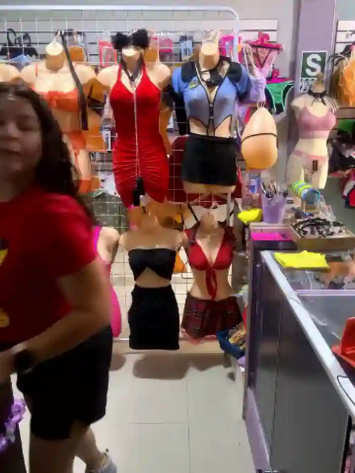 BUSTY-STORE-LAROSALIA1XXX