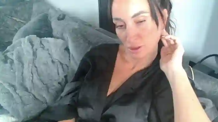 busty-milf-harper