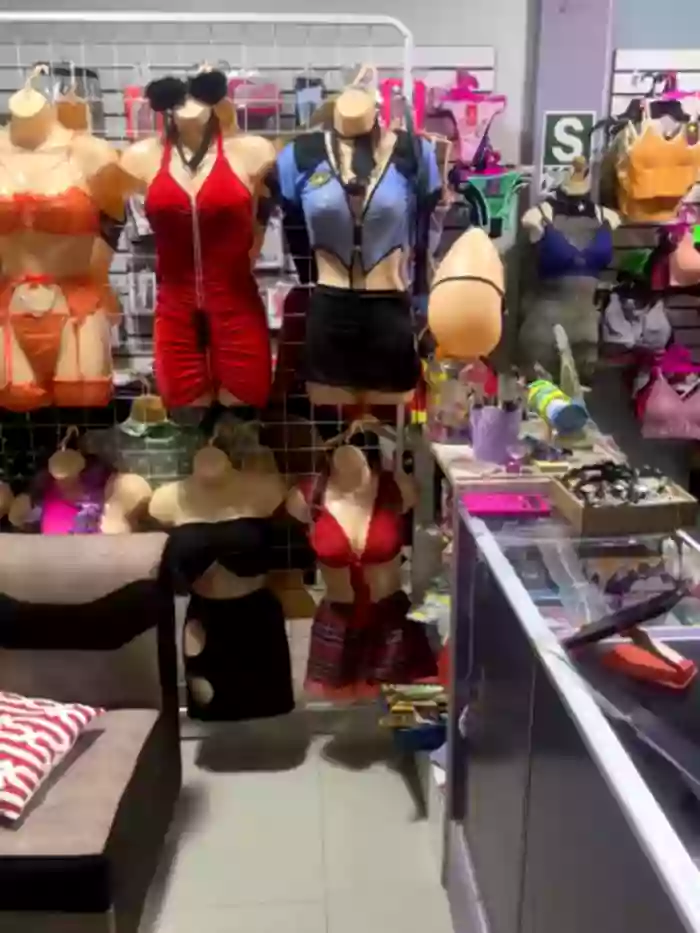 BUSTY-STORE-LAROSALIA1XXX